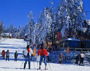 四川峨眉山滑雪场